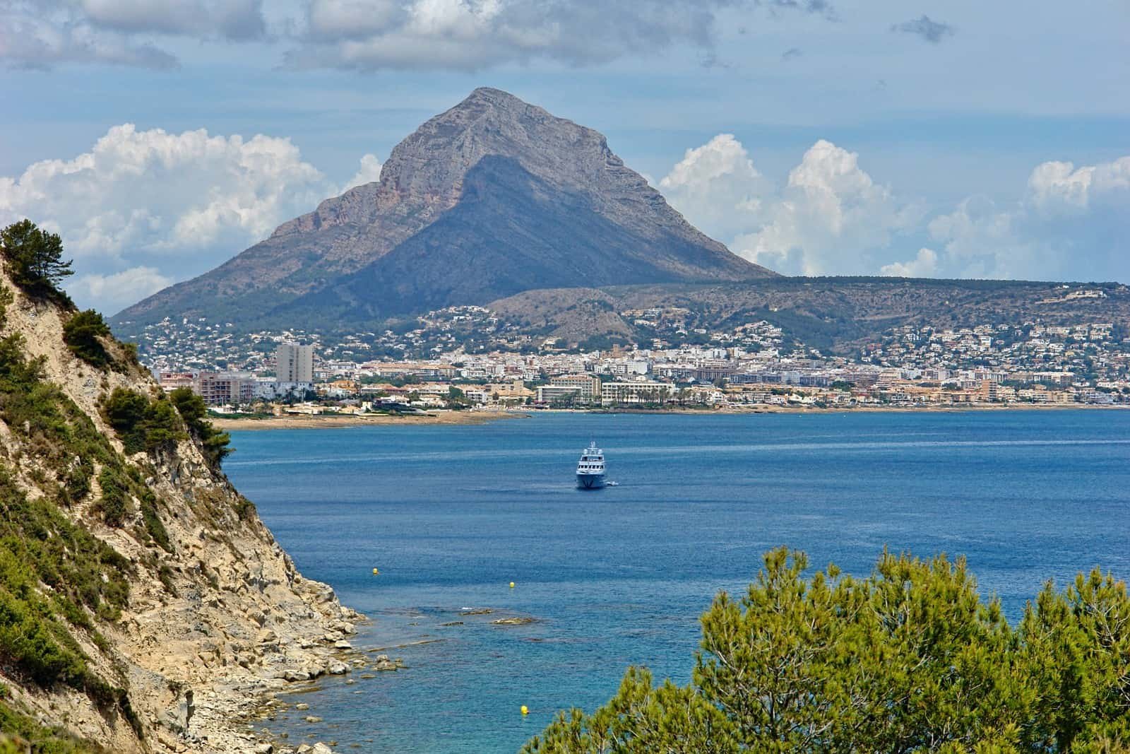 Exclusive Villa Tour: Modern Luxury